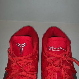 NIKE Kobe Red A.D. Mid Basketball